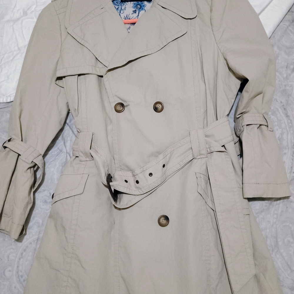 Ladies' Coat - Picture 2 of 2